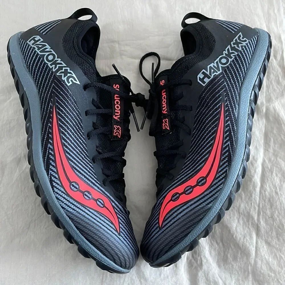 SAUCONY HAVOK XC2 BLACK, GREY, ORANGE RED STRIPE ON SIDE. 7 SPIKES INCL…